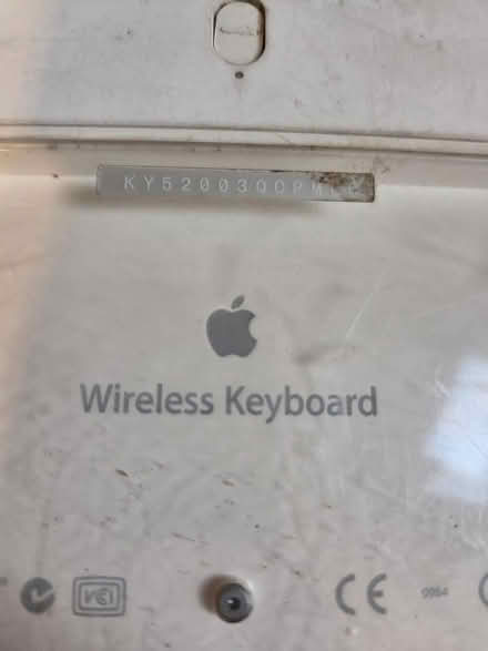 Photo of free Original Wireless 2003 Mac Keyboard (Willesden Green Station) #2