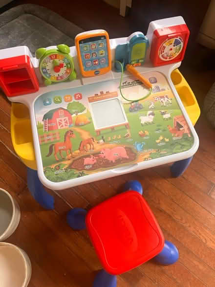 Photo of free Explore & Write Activity Desk (Strawberry Mansion) #2