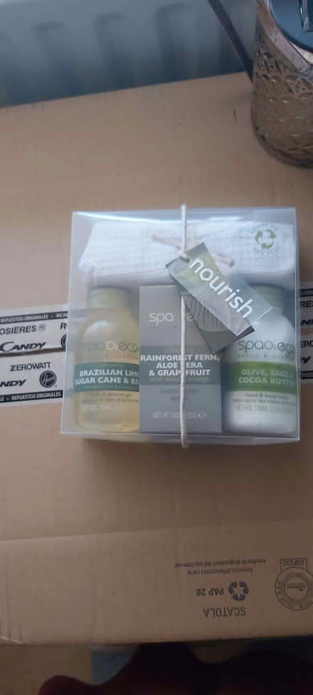 Photo of free bath and shower gift set (Moseley B13) #2