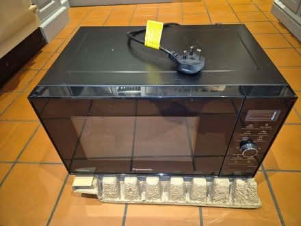 Photo of free Panasonic 1000W Microwave (Barnard's Green WR14) #1