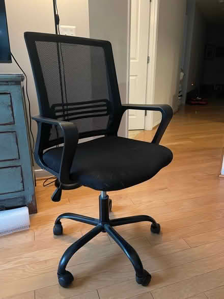 Photo of free desk chair (South Maple Ave) #1