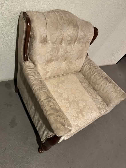 Photo of free Oversize Chair (Bradford/S.OrangeGrove91105) #1