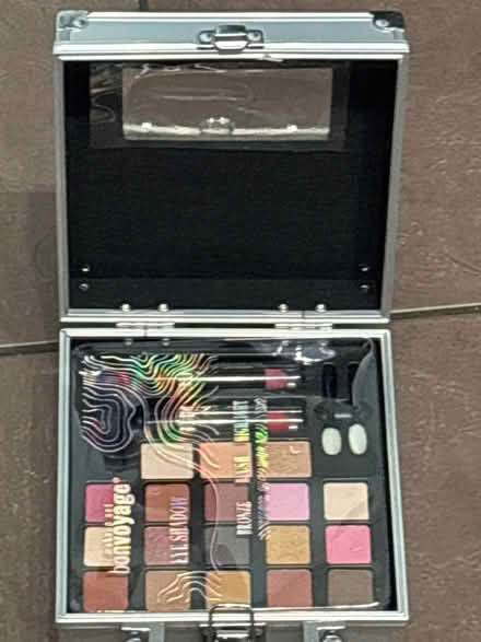Photo of free Make up set (DA11) #2