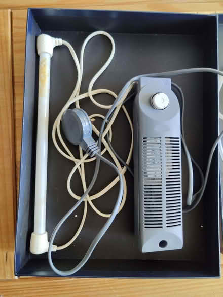 Photo of free Aquarium light and oxygen pump (North Tonbridge TN10) #2