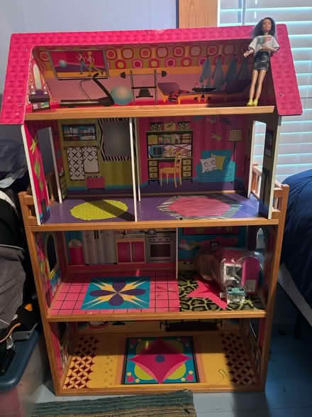 Photo of free Oversized doll house (Seward Park/Columbia City) #1