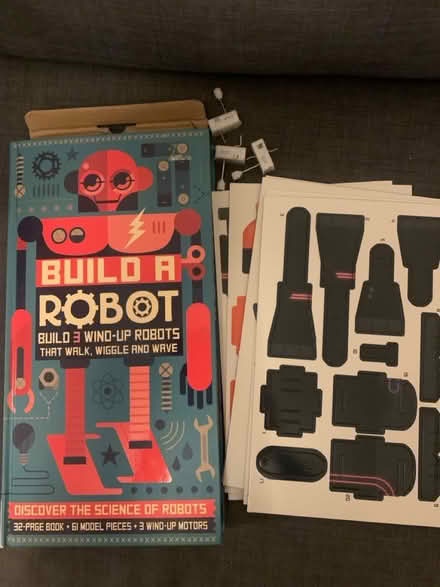 Photo of free “Build a robot” set (GU12) #4