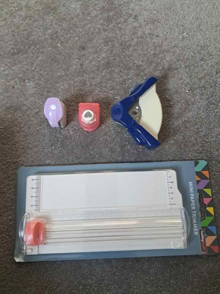 Photo of free Various paper cutting tools (Bonnyrigg EH19) #1