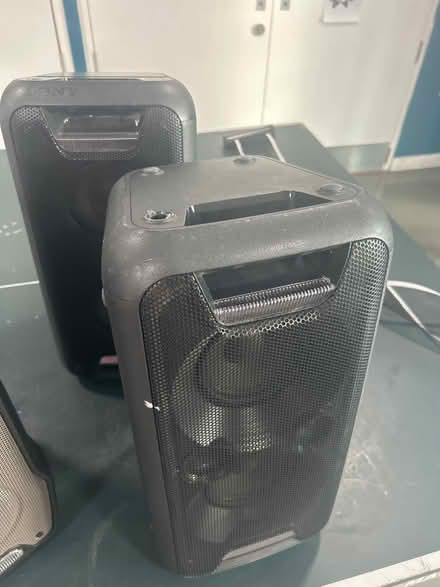 Photo of free 2 speakers not working (E8 3by) #1