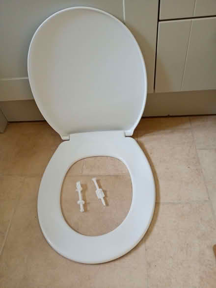 Photo of free Toilet seat -Like new! (Parkstone BH14) #2