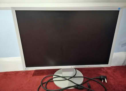 Photo of free White 24" VGA Monitor (Wisewood S6) #1