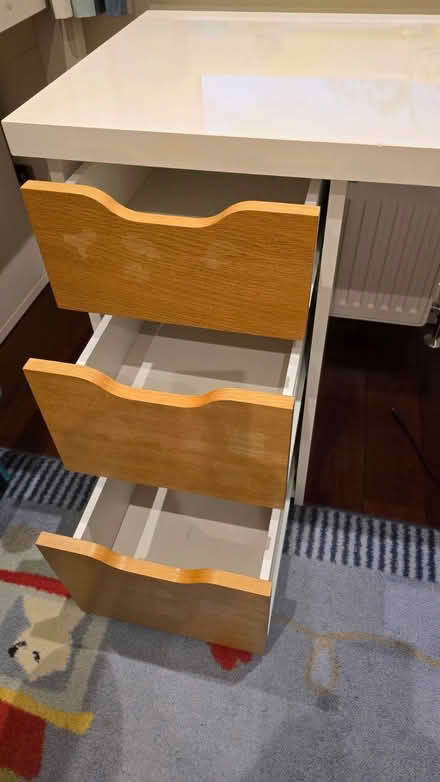 Photo of free Desk + Chair (Notting Hill W11) #3