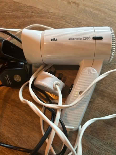 Photo of free Sychwr gwallt, brwsh poeth/ hairdryers and hot brush/tongs (Tregarth LL57) #2