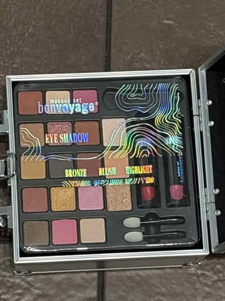 Photo of free Make up set (DA11) #1