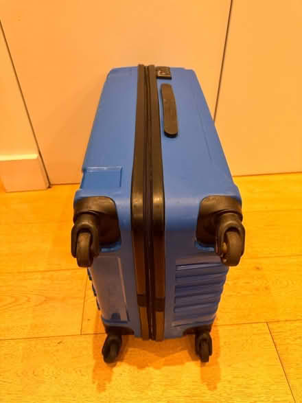 Photo of free Wheelie suitcase (damaged) (Twickenham) #4