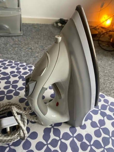 Photo of free Iron with Mini Ironing Board (CR0) #1