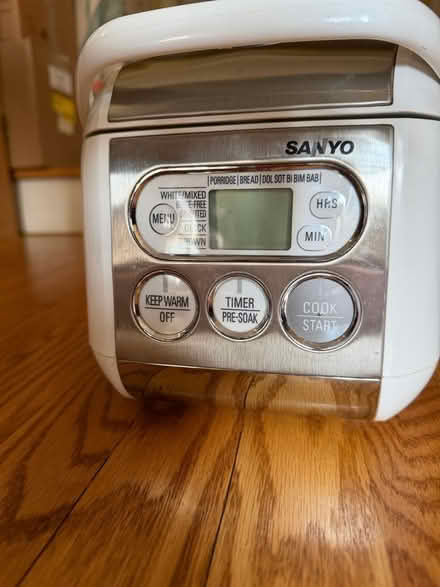 Photo of free Small Rice Cooker (Chesterbrook Rd & N Albemarle) #1