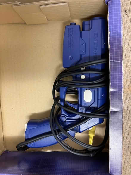 Photo of free PS1 steering wheel and 2 guns (Coney Hall BR4) #3