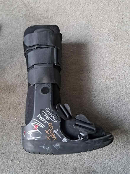 Photo of free Moon Boot (Bonnyrigg EH19) #3