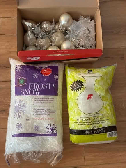 Photo of free Box of ornaments + 2 bags of snow (North of Mile Square Park) #1