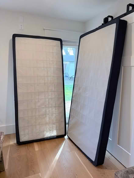 Photo of free King platform and frame (Cambrian near 85/Camden) #2