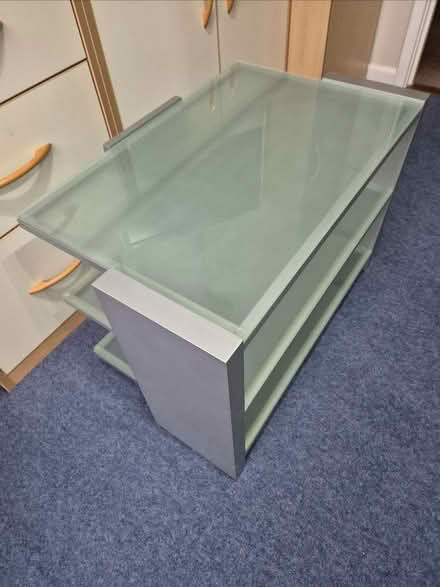 Photo of free TV stand in great condition (DE72) #1