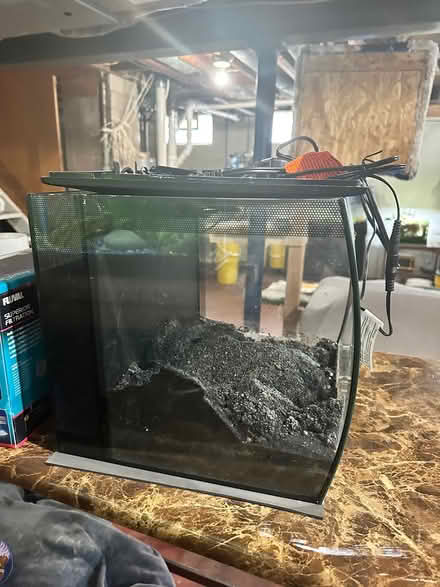 Photo of free 9 gallon aquarium (Patterson park Dayton) #2