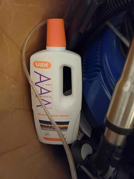 Photo of free Carpet/floor cleaner vacuum (Kendal LA9) #4