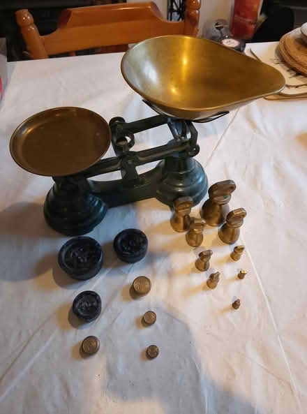 Photo of free Kitchen scales with weights (Stirling FK7) #1