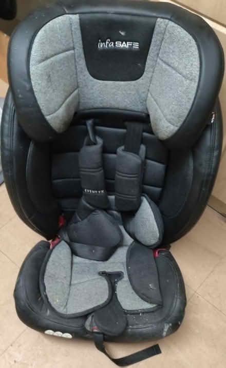 Photo of free ISOFix Child's Car Seat (Near Marston Green, B37) #1