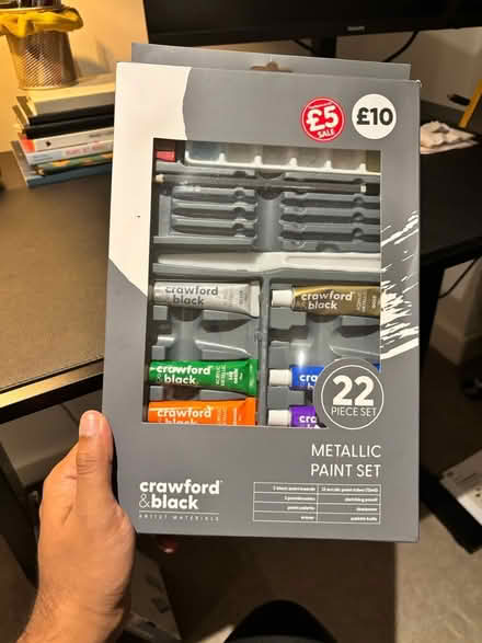 Photo of free paint set (Walthamstow Central) #1