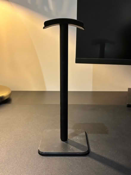 Photo of free headphone stand (Walthamstow Central) #2
