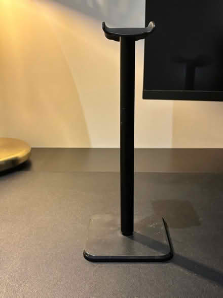 Photo of free headphone stand (Walthamstow Central) #1
