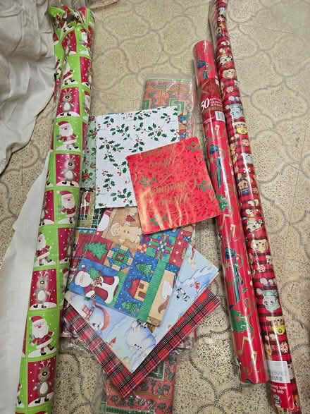 Photo of free Holiday gift wrapping (Woodridge) #2