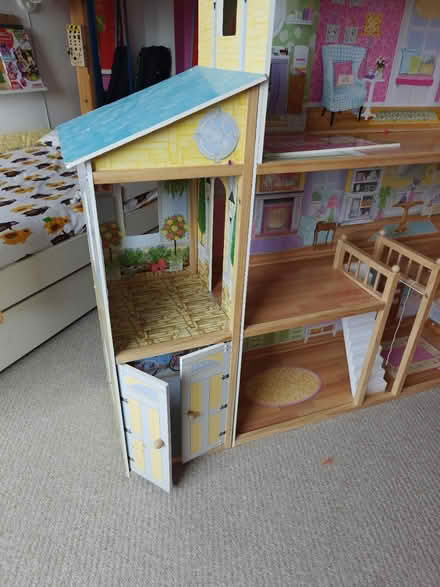 Photo of free Doll's House (N12 Woodside park) #3