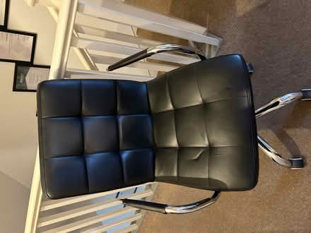 Photo of free Black swivel desk chair (Hackbridge SM5) #1