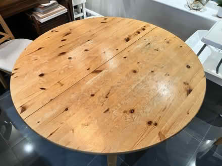 Photo of free Solid wood extending dining table (SL8 Bourne End -near station) #3