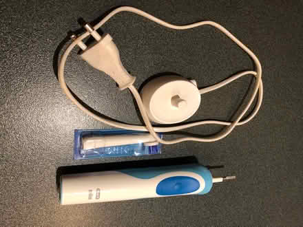 Photo of free Oral B Braun electric toothbrush (Harringay Green Lanes N4) #1