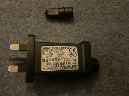 Photo of free Outdoor cluster lights for repair (OX1 henwood) #3