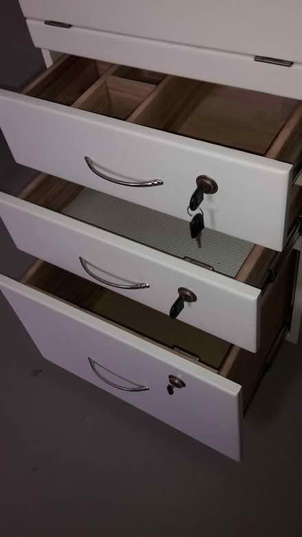 Photo of free Vanity Chest of Drawers (Queenstown, near MRT) #4