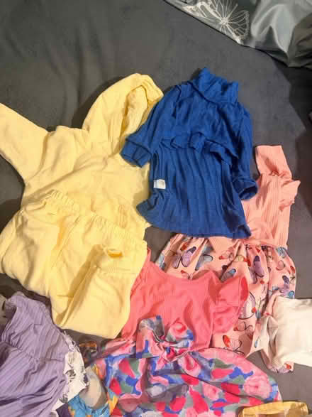 Photo of free Female 6-9months clothes and shoes (Bd1) #3