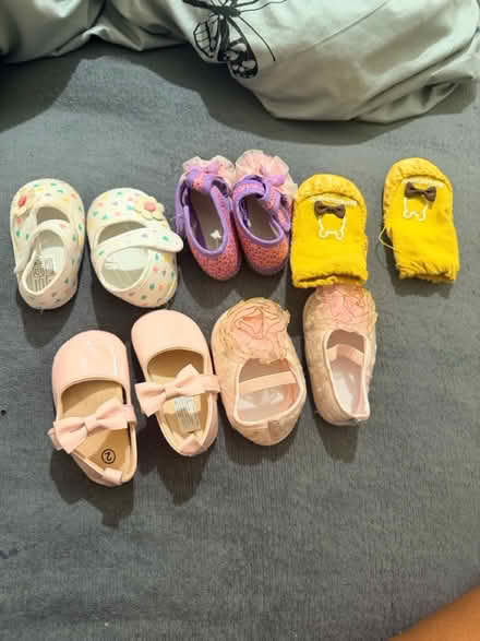 Photo of free Female 6-9months clothes and shoes (Bd1) #2