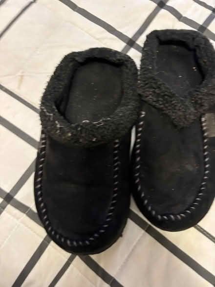 Photo of free Worn/good men’s slippers, -size 10 (Mitty High area) #1