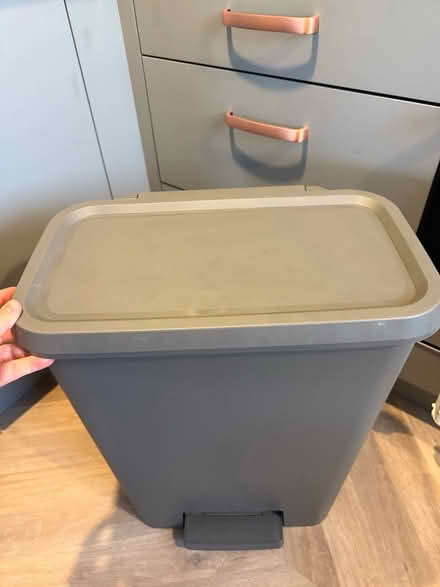 Photo of free Recycle Bin + Food Waste Bin (Berryfields HP18) #3