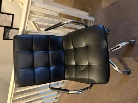 Photo of free Black swivel desk chair (Hackbridge SM5) #2