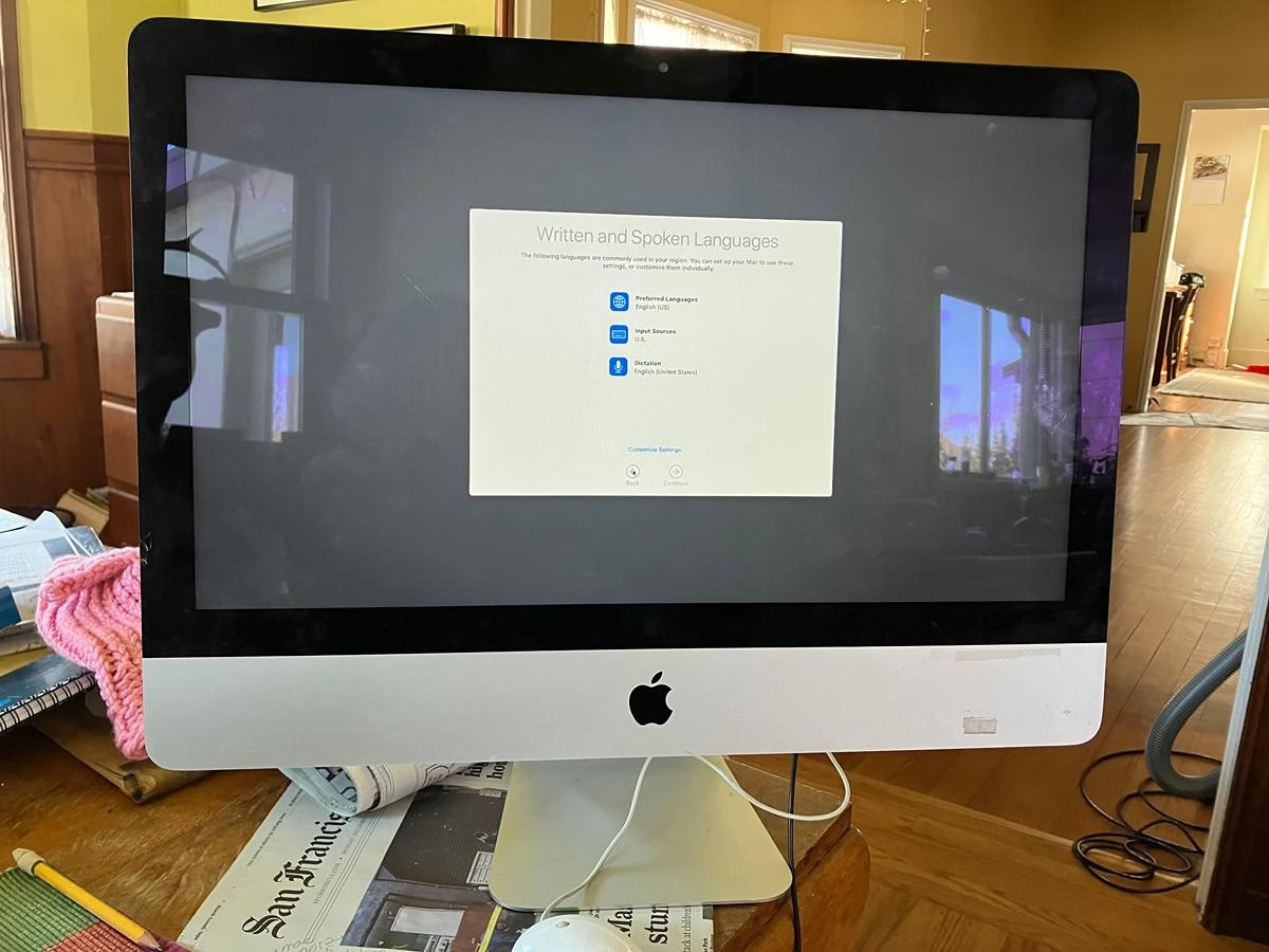 Computer Now Apple Free: desktop Apple computer (North Oakland)
