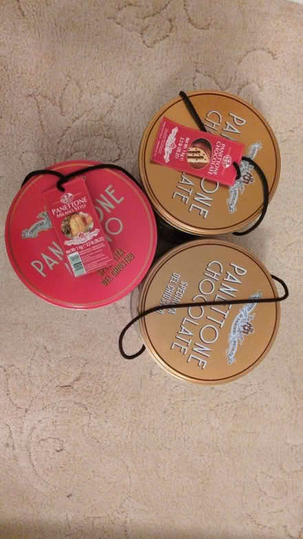 Photo of free Empty iron box panettone (Hp26ll) #1