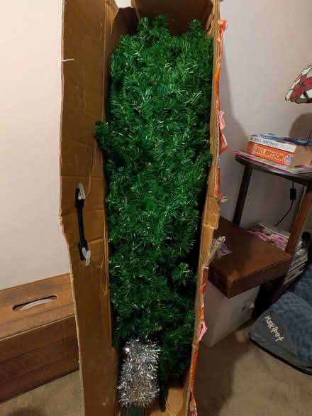 Photo of free 6ft Christmas Tree (Joydenswood DA5) #1