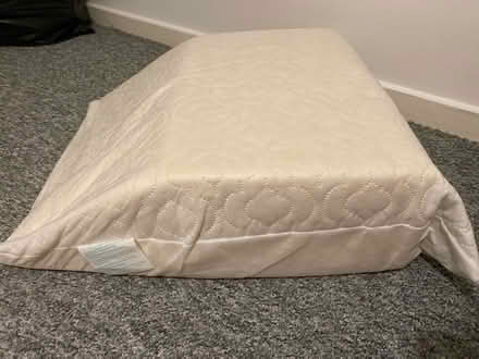 Photo of free Cushion (CR0) #1