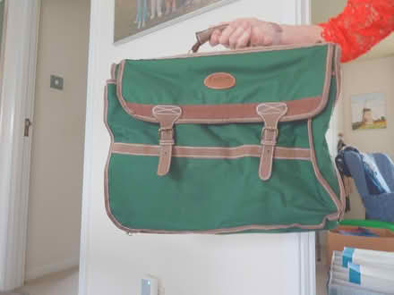 Photo of free Green canvass shoulder bag with zip square compartment (Putnoe MK41) #1