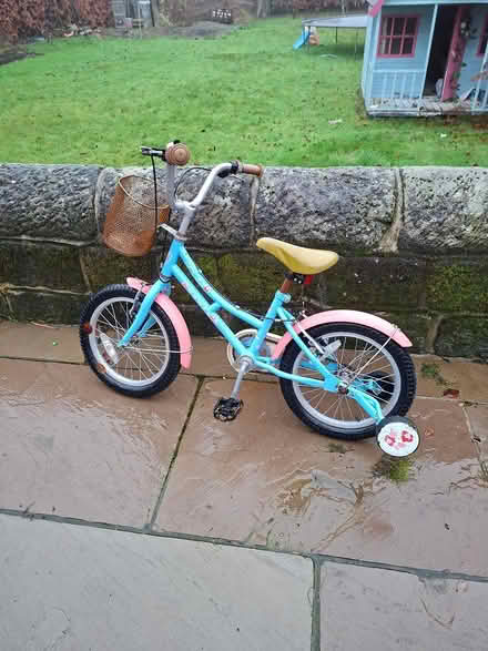 Photo of free Kids bike with stabalisers (LS16 Adel) #1